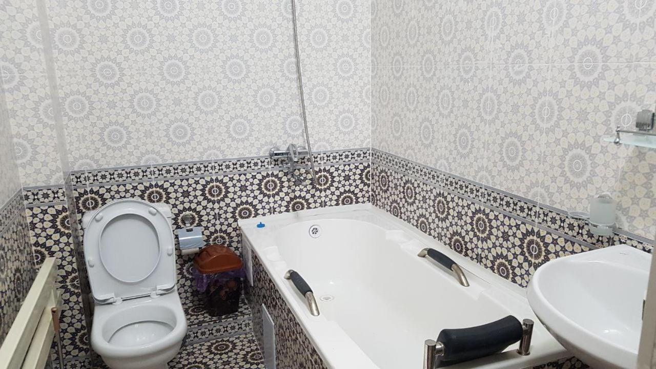 Tomaris Hotel Nukus Bagian luar foto
