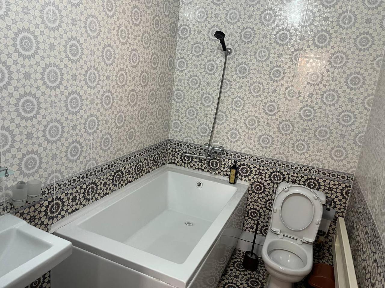 Tomaris Hotel Nukus Bagian luar foto